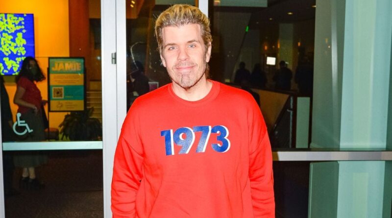 Perez Hilton doit subir une opération pour ses blessures auto-infligées en live TikTok.