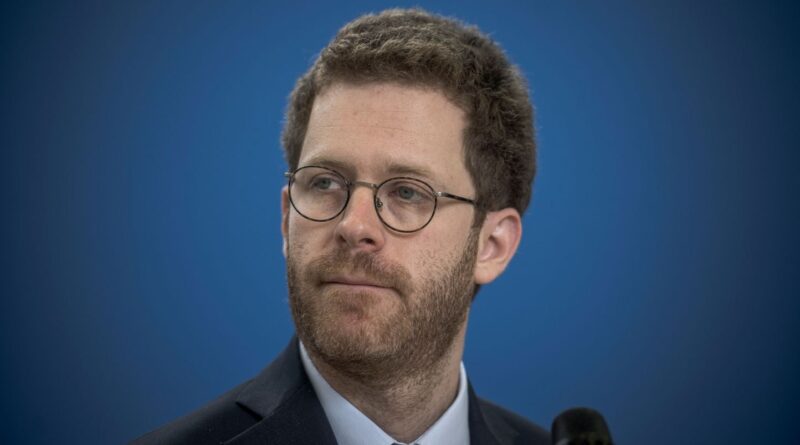 Piratage du fisc : le ministre s’excuse, les pirates volent aussi des données de l’Education nationale.