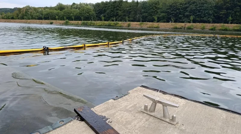 Pollution aux hydrocarbures dans la Meuse à Wanze: navigation fluviale interrompue