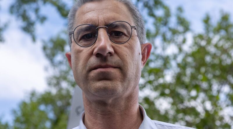 Présidentielle 2027 : François Ruffin mène une campagne en stop surprenante