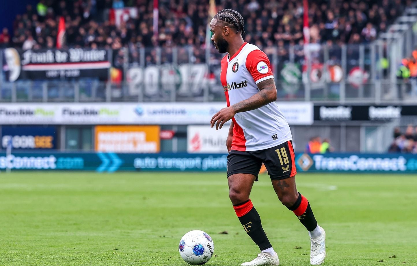 Raheem Sterling jugé en Angleterre pour conduite dangereuse et possession de gaz hilarant