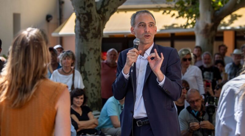 Raphaël Glucksmann propose une hausse des salaires des enseignants d'au moins 10%