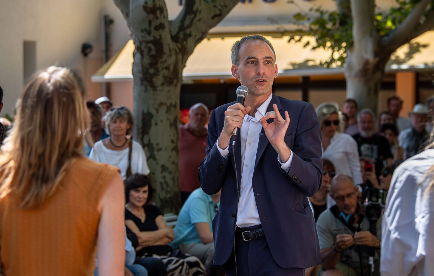 Raphaël Glucksmann propose une hausse des salaires des enseignants d'au moins 10%