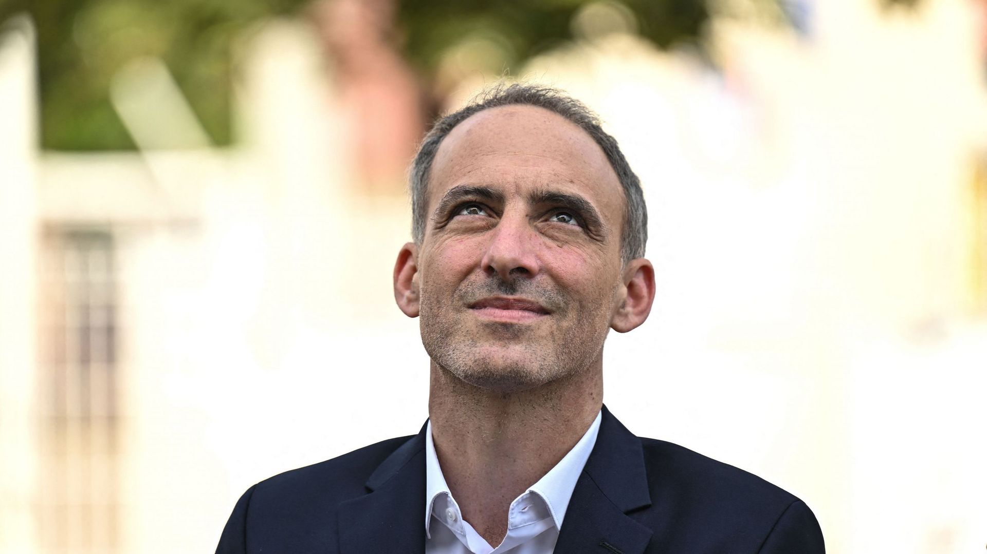 Raphaël Glucksmann se déclare candidat à la présidentielle et à la primaire sociale-démocrate.