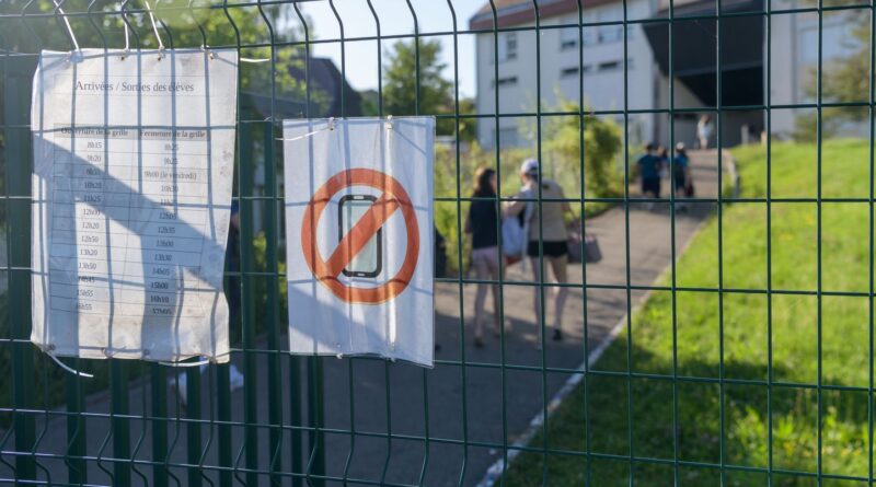 Rentrée 2026 : Interdiction des téléphones dans les lycées dès septembre