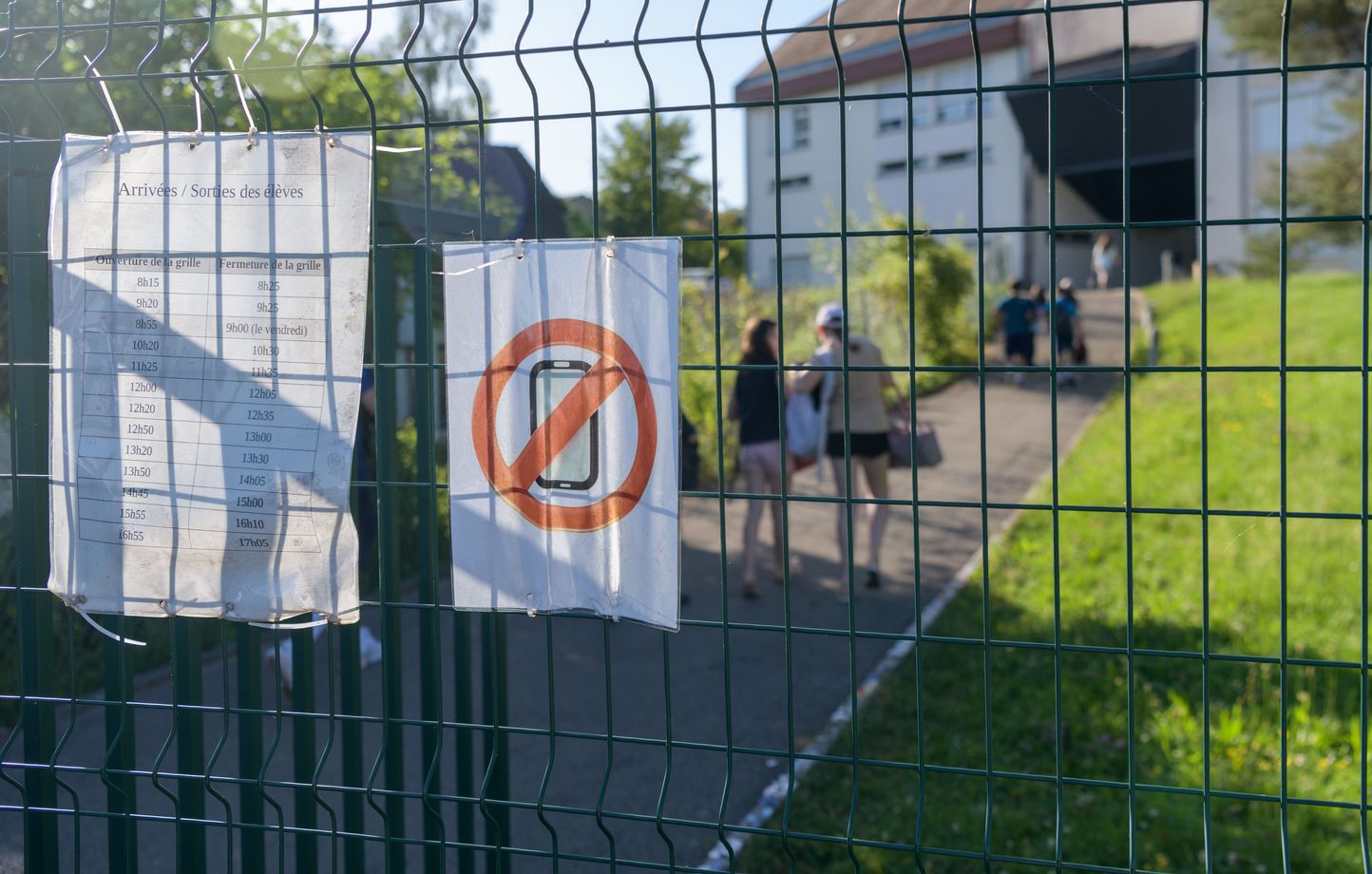 Rentrée 2026 : Interdiction des téléphones dans les lycées dès septembre