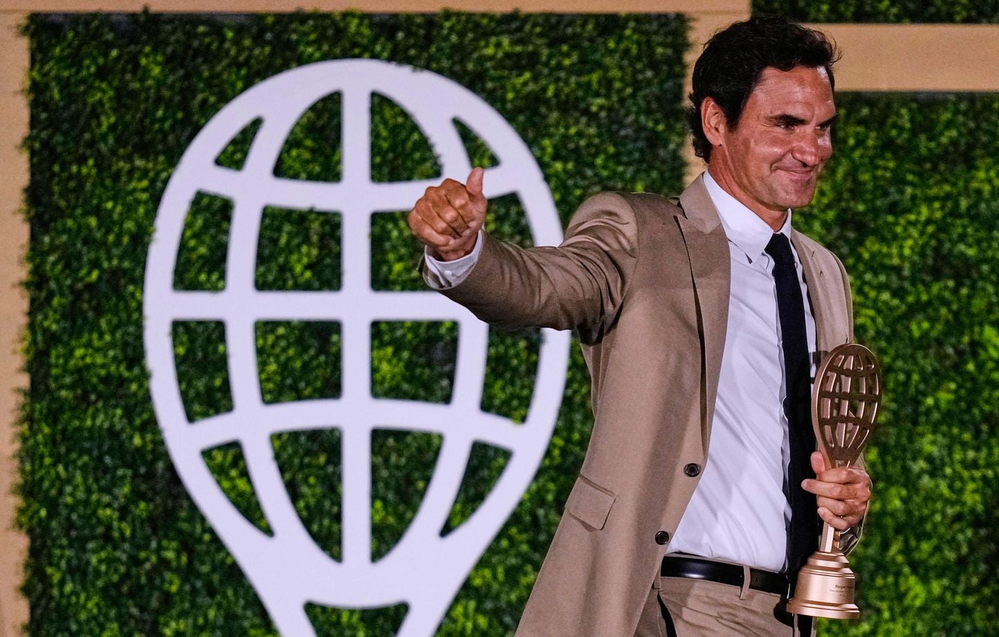Roger Federer entre au Panthéon international du tennis : un grand honneur.