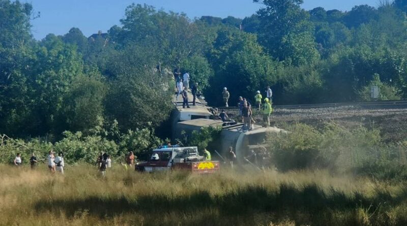 Royaume-Uni : Un train déraille près de Brighton, Angleterre