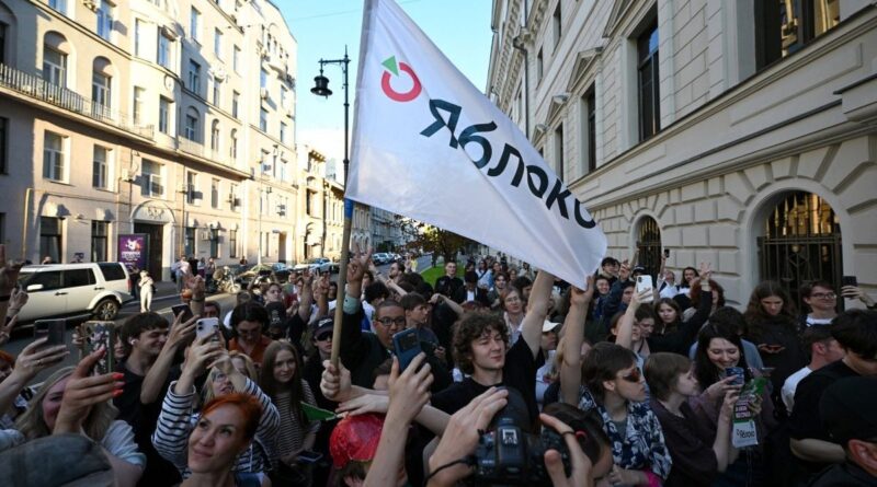 Russie : Iabloko, le parti anti-guerre en Ukraine, exclu des législatives.