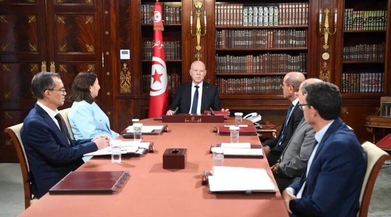 Saïed dénonce des « actes prémédités » derrière les coupures d’eau et d’électricité.