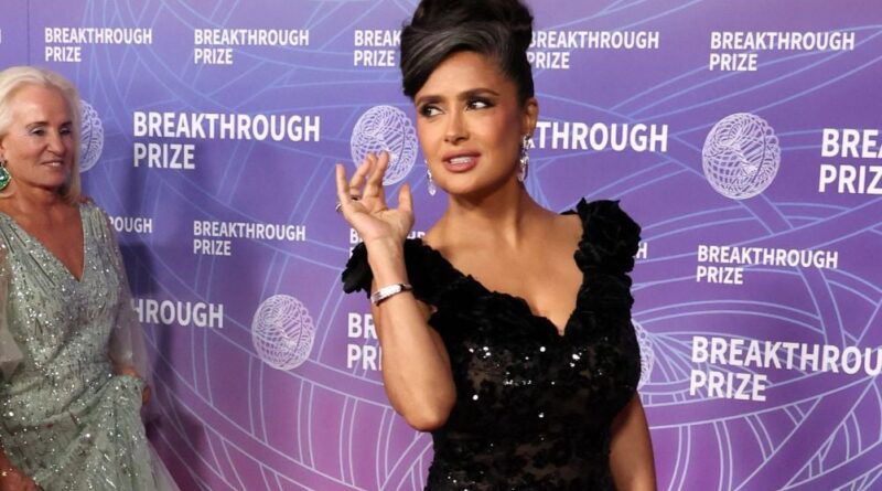 Salma Hayek devient grand-mère à 59 ans : un prénom français pour son petit-fils.