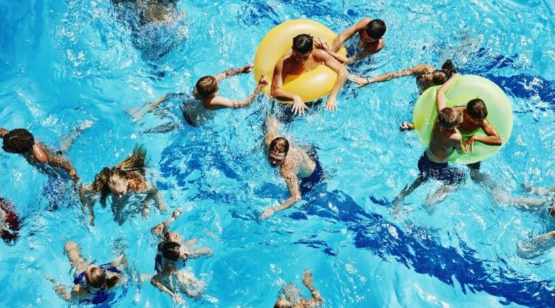 Se mouiller la nuque et autres idées reçues sur la baignade estivale
