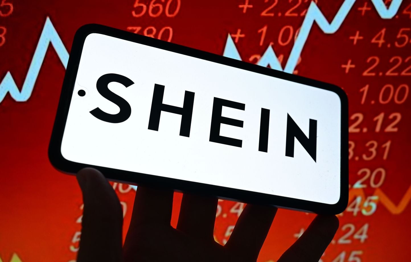 Shein, marque controversée, va entrer en Bourse après une ascension fulgurante.
