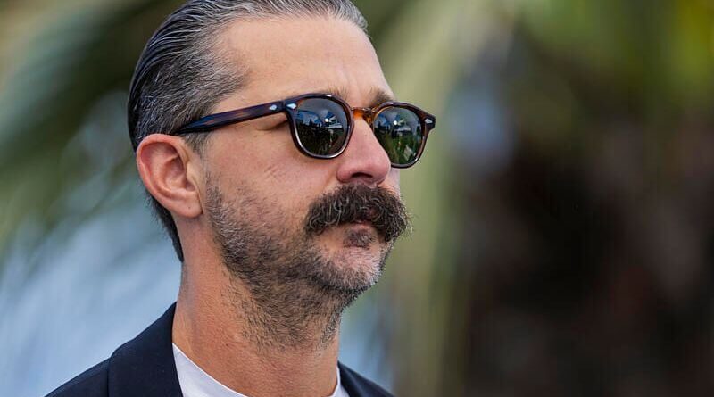 Shia LaBeouf admet consommer de l'alcool quotidiennement malgré sa libération sous caution.