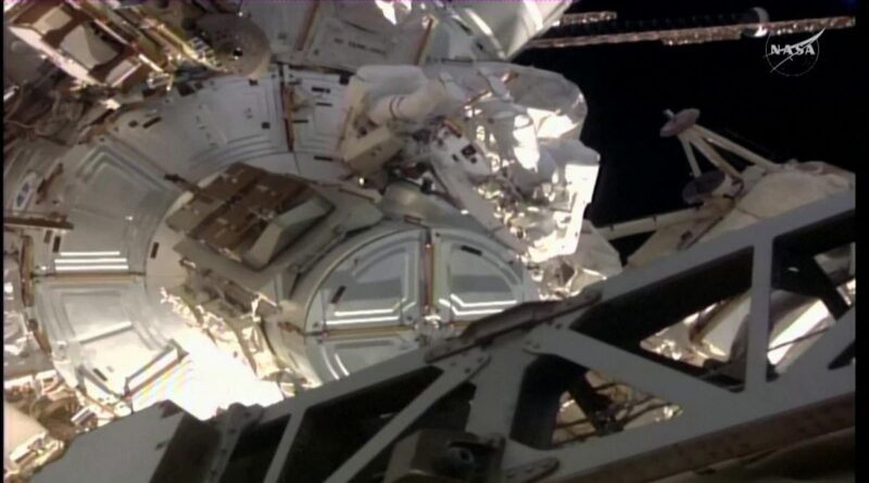 Sophie Adenot réalise sa première sortie dans l'espace en tant qu'astronaute française.