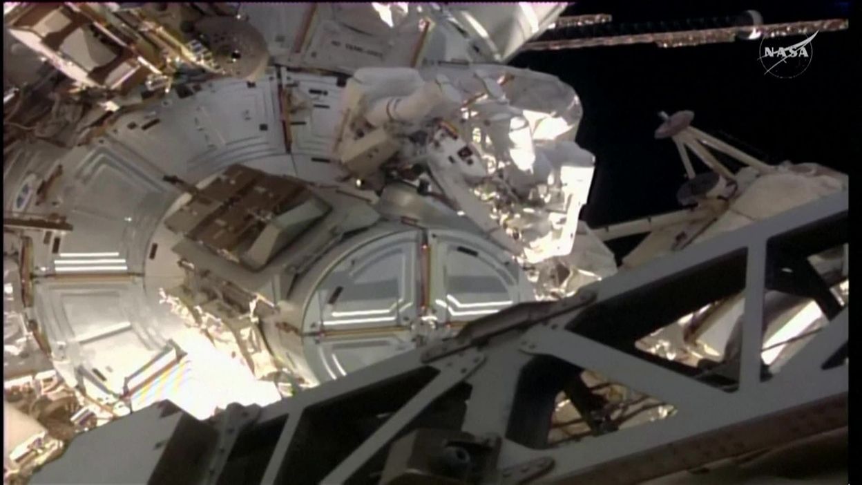 Sophie Adenot réalise sa première sortie dans l'espace en tant qu'astronaute française.