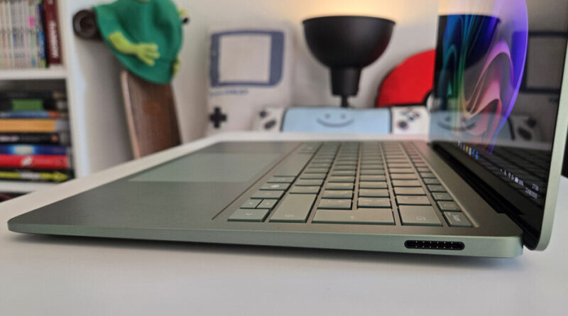 Test du Microsoft Surface Laptop 13,8 (2026) : élégant, performant mais cher
