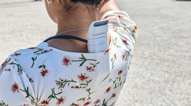 Test d'un climatiseur corporel Sony : efficace contre la canicule, mais avec des compromis.