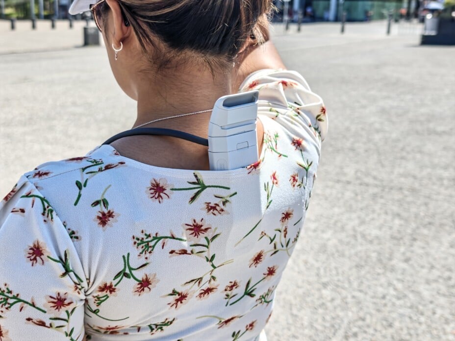 Test d'un climatiseur corporel Sony : efficace contre la canicule, mais avec des compromis.