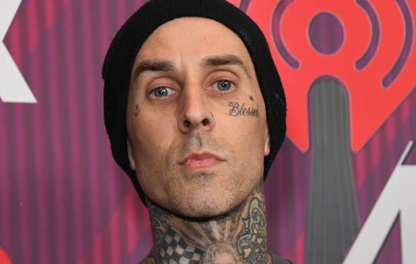 Travis Barker révèle que sa fille a eu un mauvais pressentiment avant l'accident d'avion