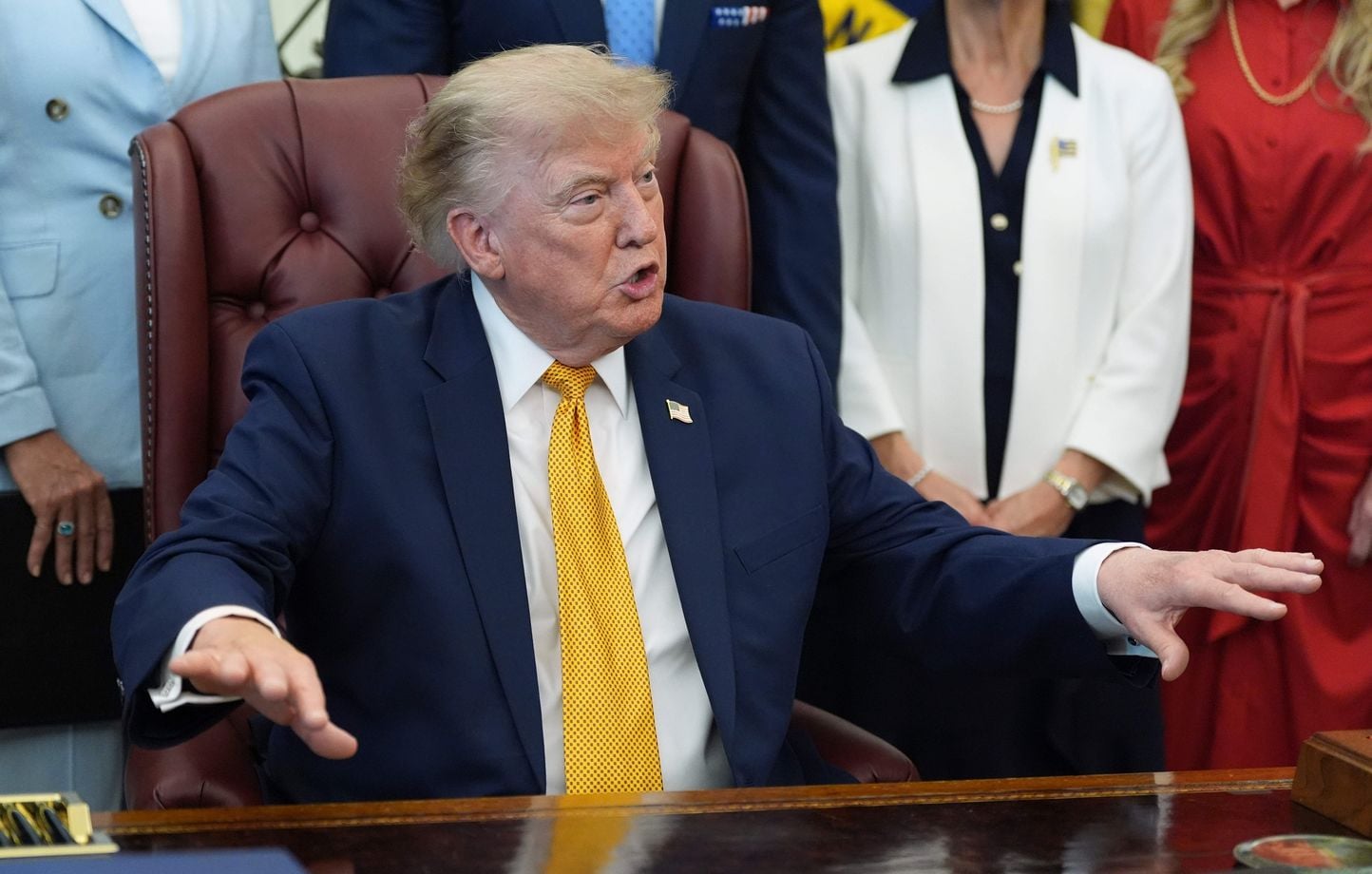 Trump dénonce les bénéfices records des compagnies pétrolières aux États-Unis et exige une baisse des prix.