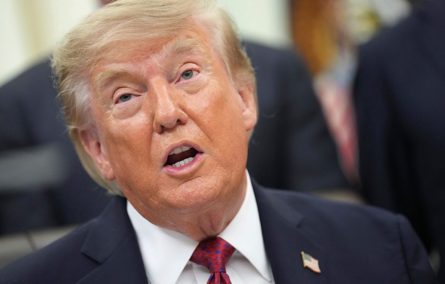 Trump rencontre les patrons du pétrole pour faire baisser les prix aux États-Unis.