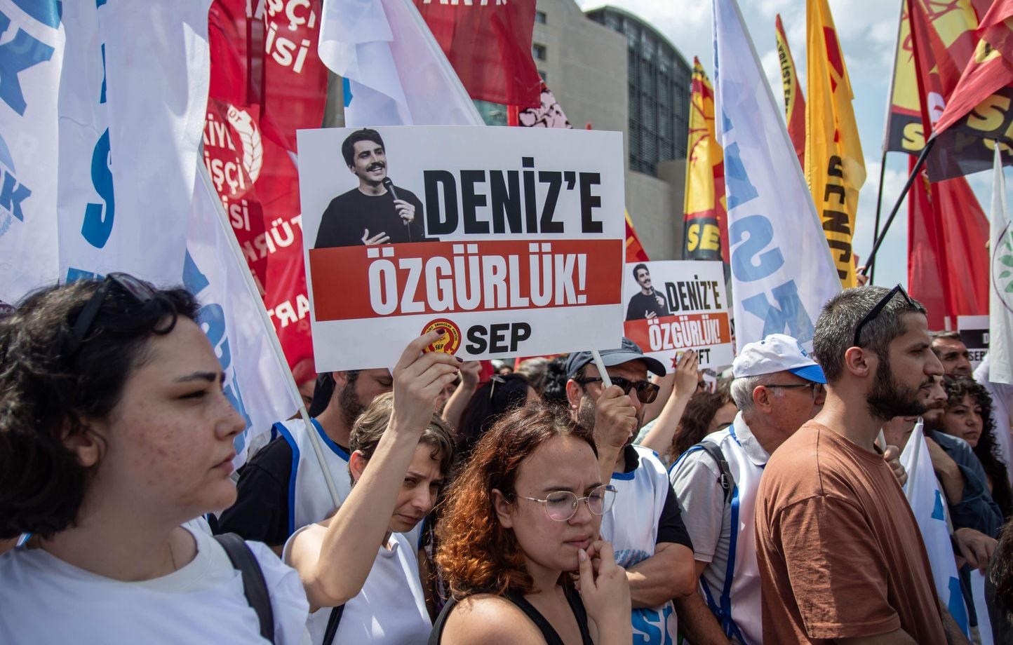 Turquie : Humoriste à peine libéré, de nouveau incarcéré pour ses blagues