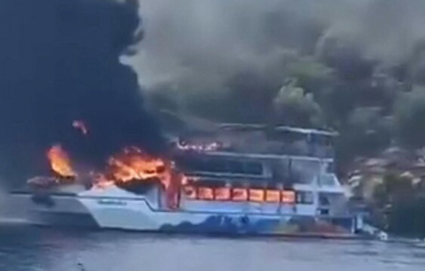 Turquie : Onze hospitalisations suite à un violent incendie sur un bateau pour enfants