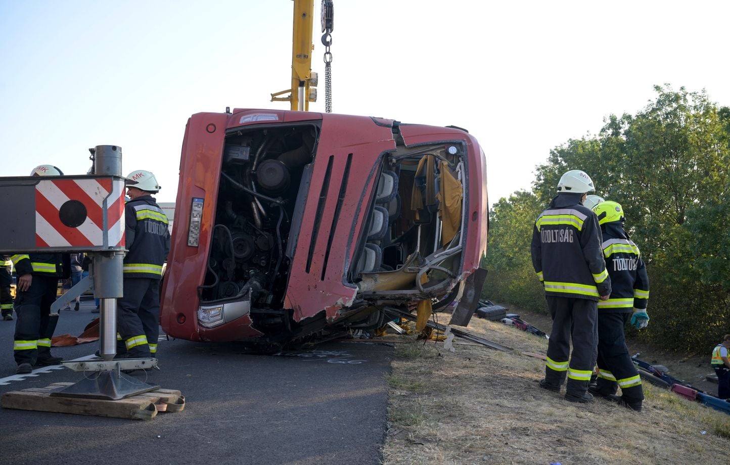 Un bus renversé en Hongrie : 12 morts et au moins 10 blessés graves, selon Péter Magyar.