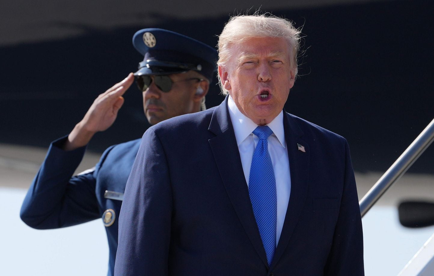 Un homme arrêté sur un golf de Trump avec un chargeur de 16 cartouches