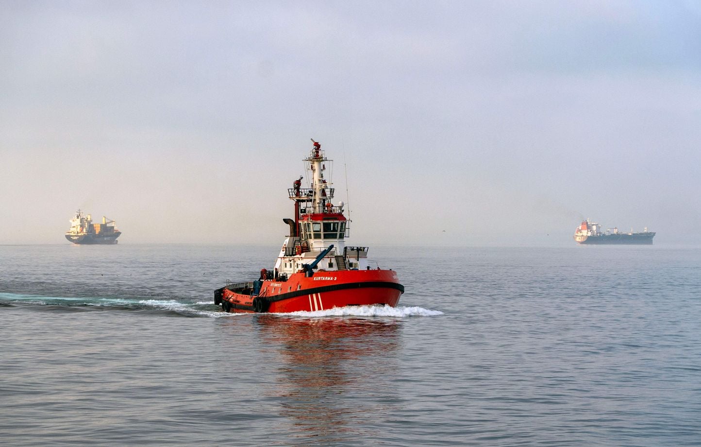 Un navire coule en mer Rouge suite à une attaque des Houthis.