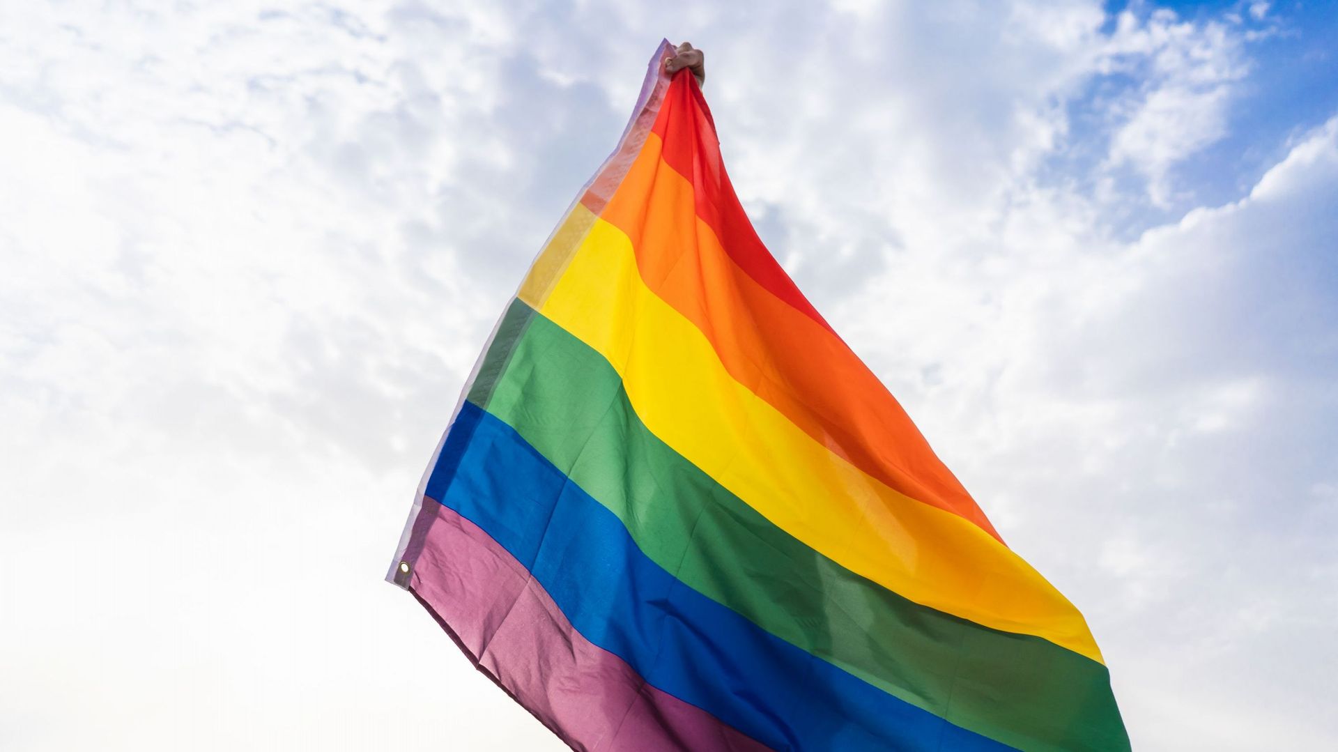 Un président d'association LGBT+ en France grièvement blessé à Paris après agression homophobe