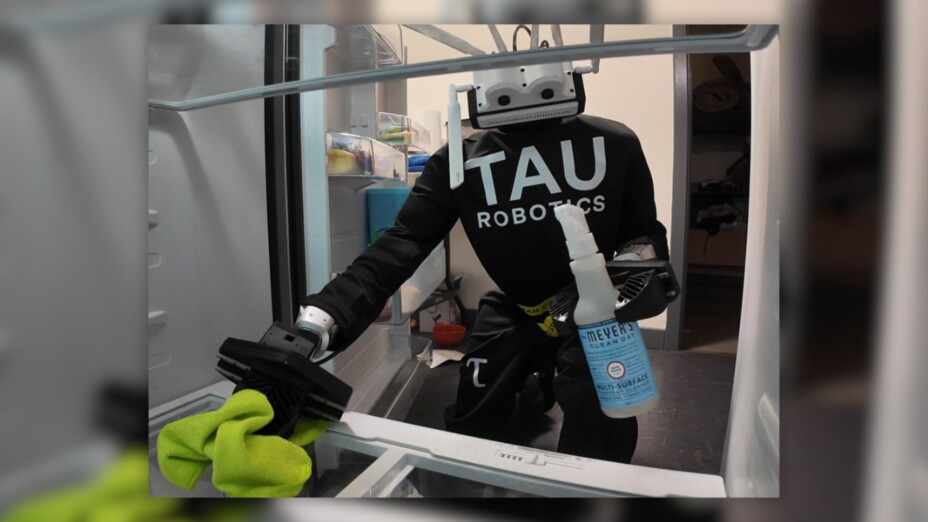 Un robot humanoïde fait le ménage chez vous et enregistre tout.