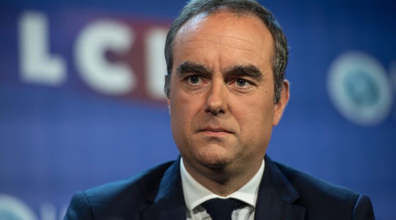 « Une motion de censure pour des propos de Sébastien Lecornu »
