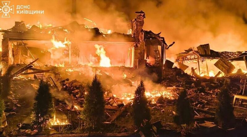 Une nouvelle attaque russe sur Kiev et sa région fait trois morts, dont un enfant.