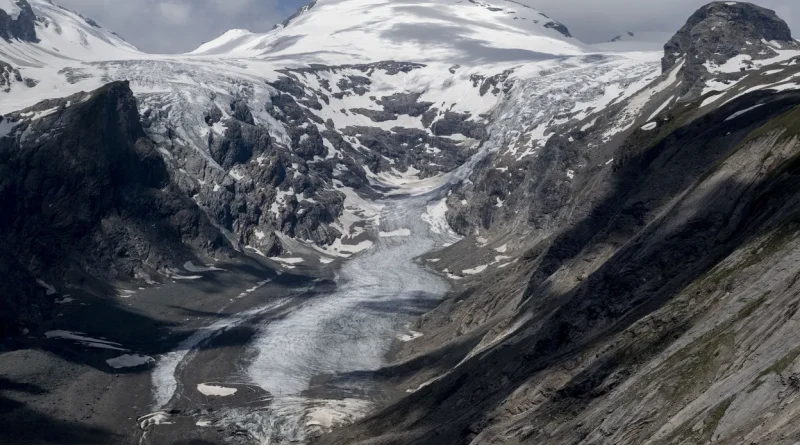 "Urgence accrue : le plus grand glacier d’Autriche risque de se diviser"