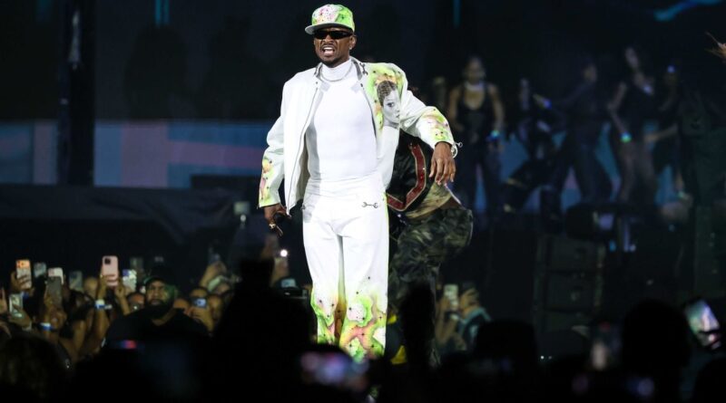 Usher dément avoir été remplacé par un sosie en tournée