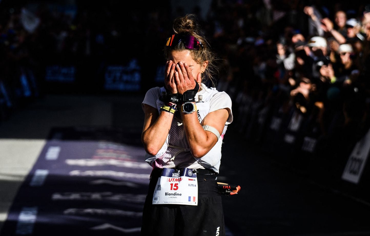 UTMB 2026 : Blandine L’Hirondel, héroïque après ses chutes et souffrances