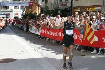 UTMB 2026 : Marco Olmo, 58 ans, maître de l’ultra-trail mondial en collant fuchsia