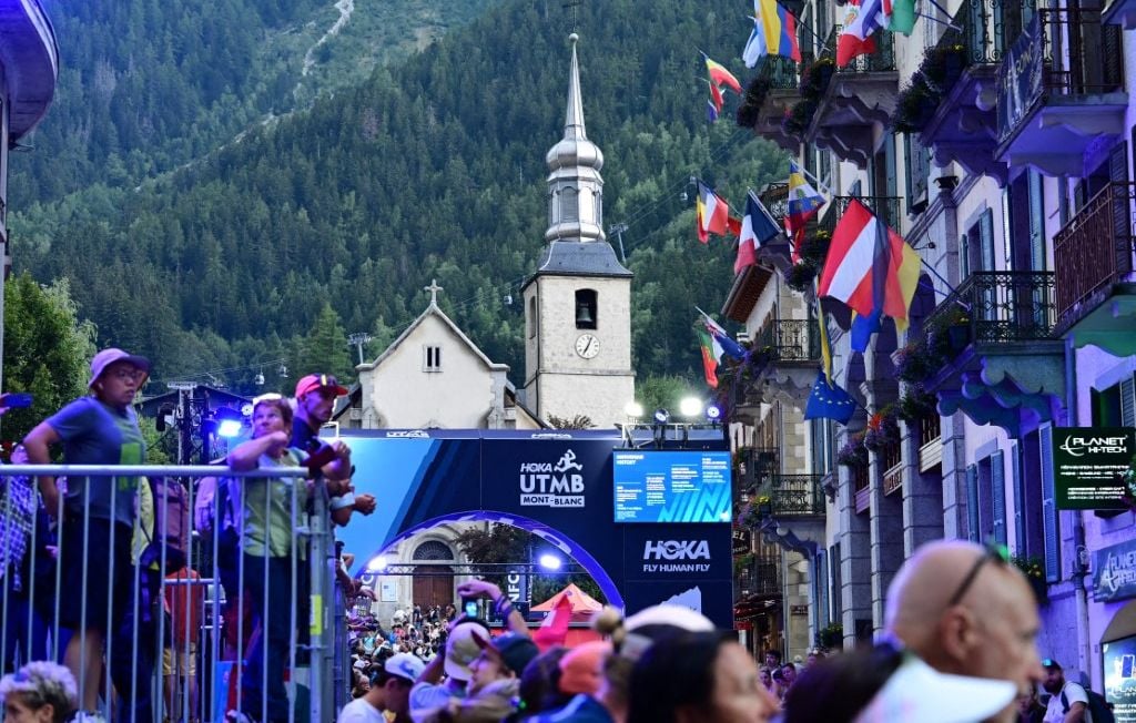 UTMB 2026 : Pierre Cabon, paraplégique, termine la MCC en fauteuil