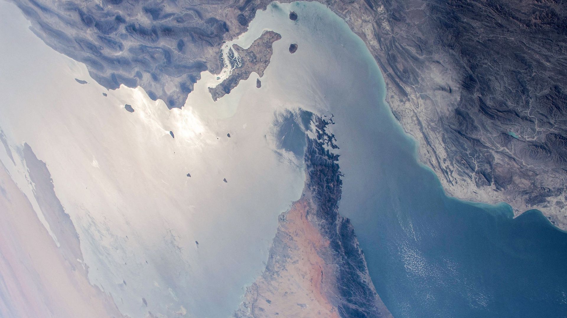 Washington ouvre discrètement un corridor à Ormuz pour le pétrole, moitié du volume d’avant-guerre.