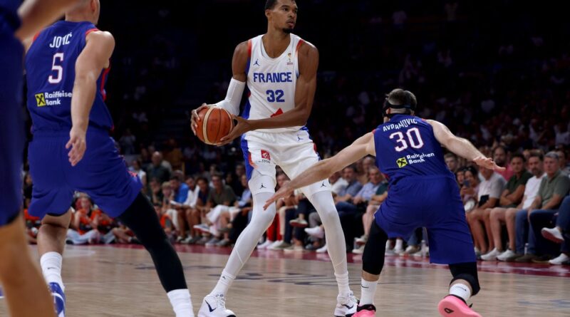Wemby s'affirme pour son retour, mais les Bleus perdent contre Jokic et la Serbie.