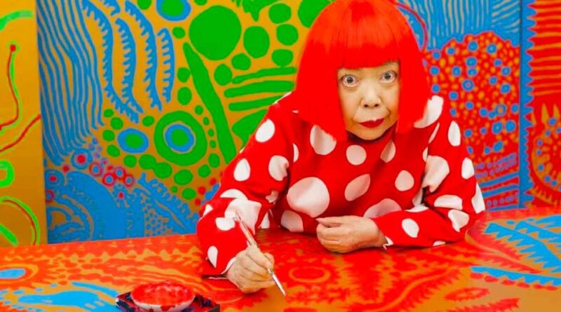 Yayoi Kusama, plasticienne japonaise, s’éteint à 97 ans, l’artiste de l’infini.