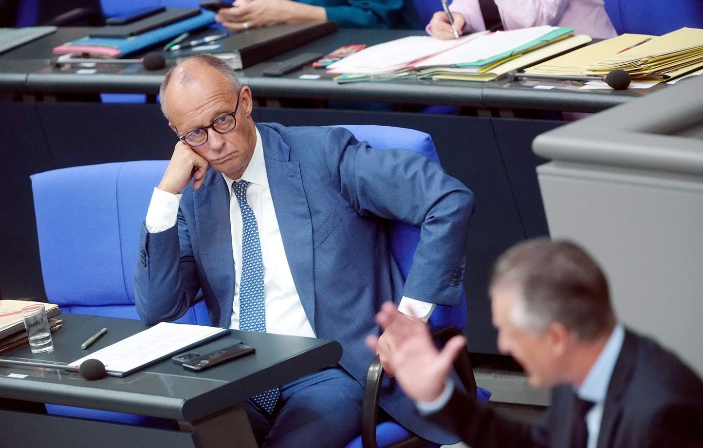 Allemagne : Merz accuse l’AfD de « nettoyage ethnique » et refuse d’appeler Trump