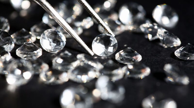 Anvers, capitale du diamant, résiste mais perd face à Dubaï et aux diamants synthétiques.
