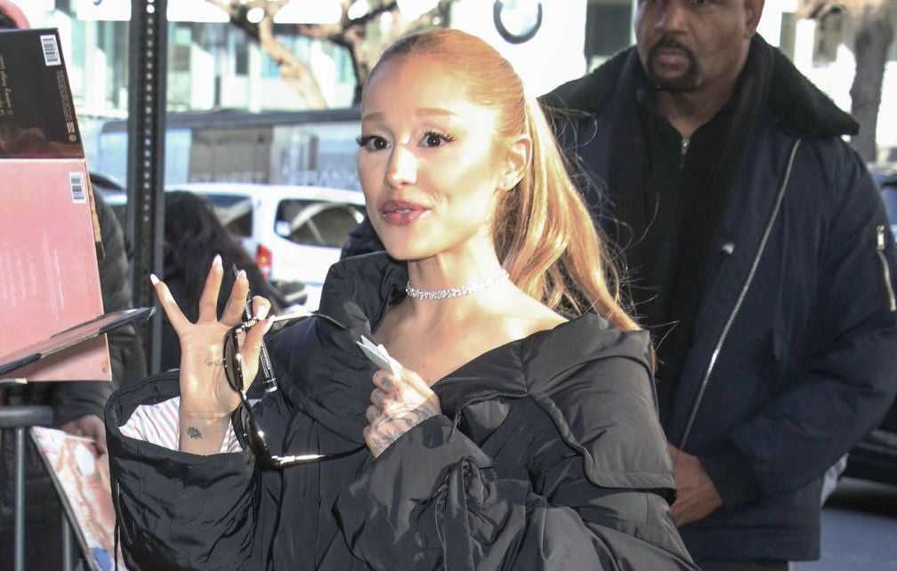 Ariana Grande modifie à nouveau les paroles de « Thank U, Next » sur Ricky Alvarez