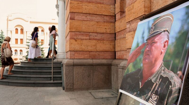 Banja Luka : plusieurs milliers d'hommages à Ratko Mladic en Entité serbe de Bosnie