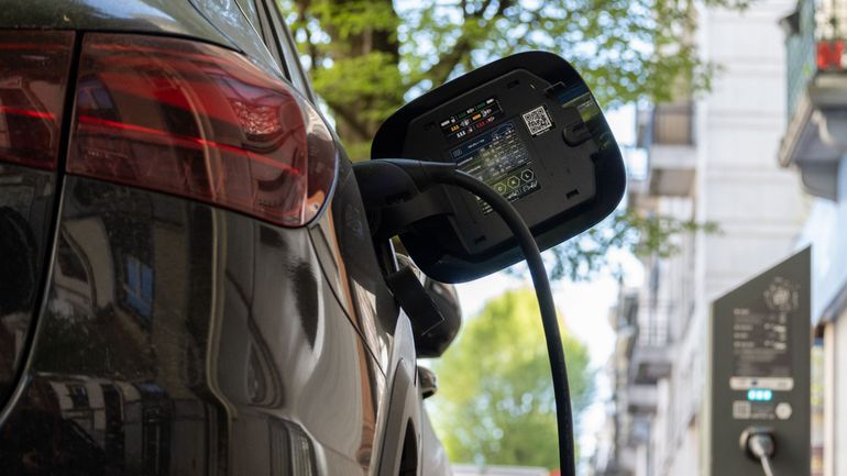 Bruxelles impose une rotation pour les voitures électriques et la durée de recharge