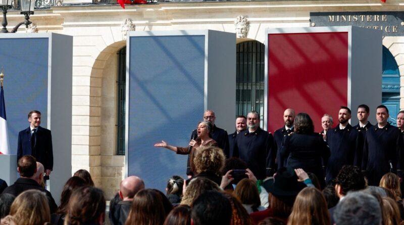 Catherine Ringer avait esquivé la bise du président Emmanuel Macron