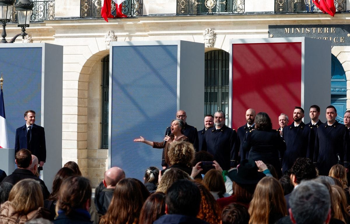 Catherine Ringer avait esquivé la bise du président Emmanuel Macron